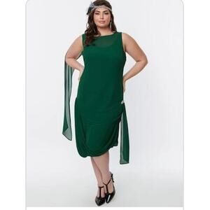 Unique Vintage 1920s Flapper Dress Black Sz L with 
Art Deco Brooch